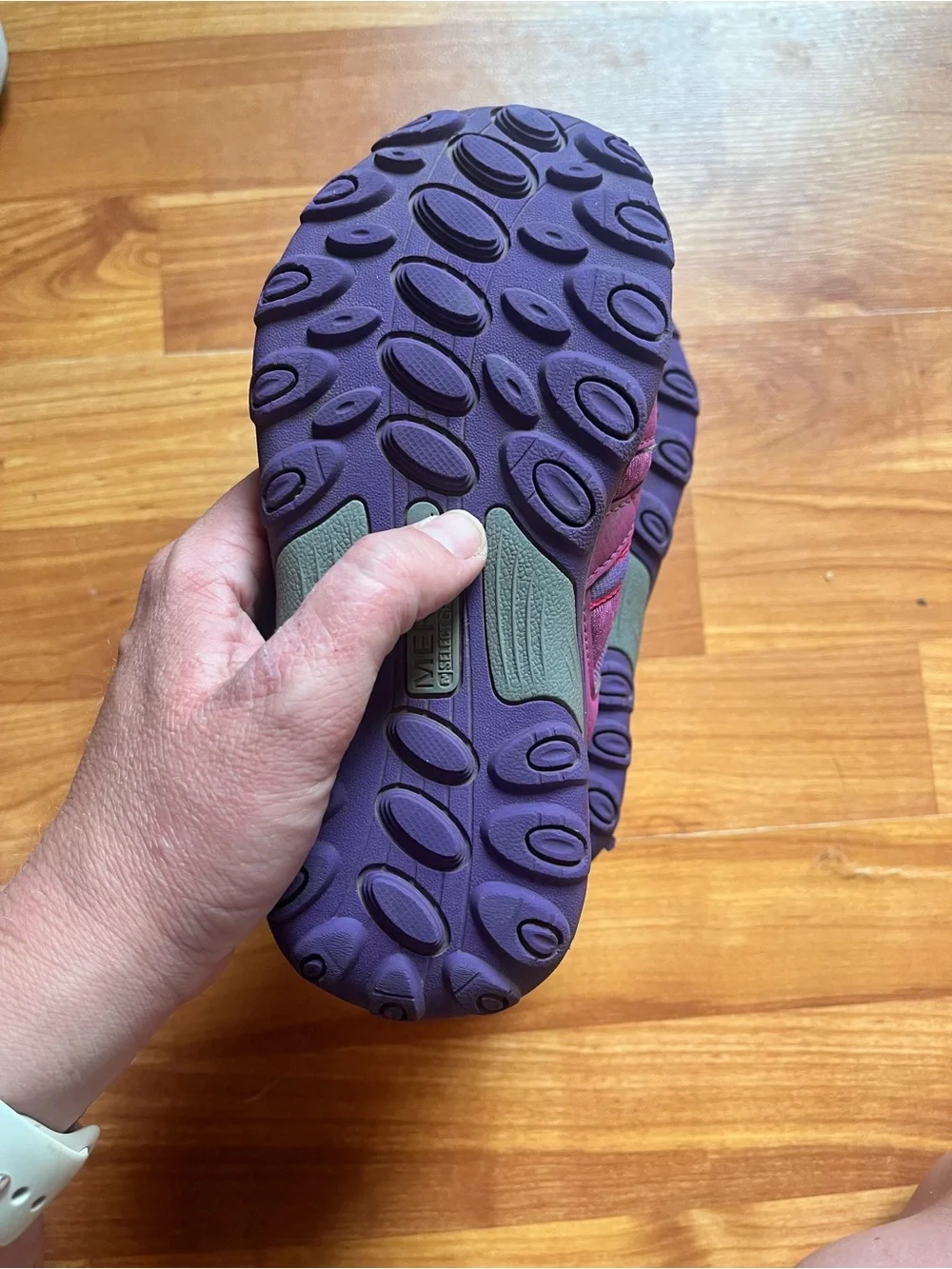 Merrel Girls Outback Low Hiking Sneaker in Purple